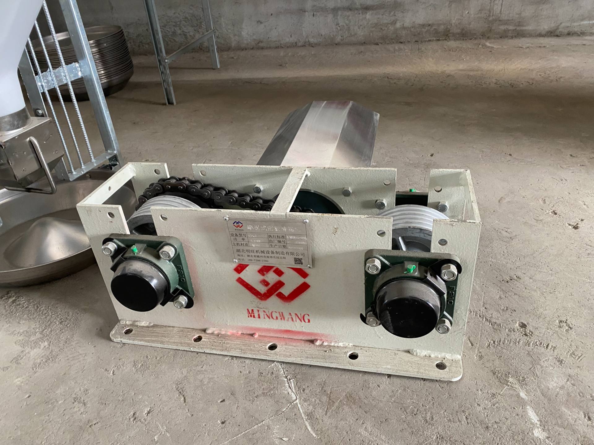 傳送帶清糞機(jī)清糞系統(tǒng)是什么？